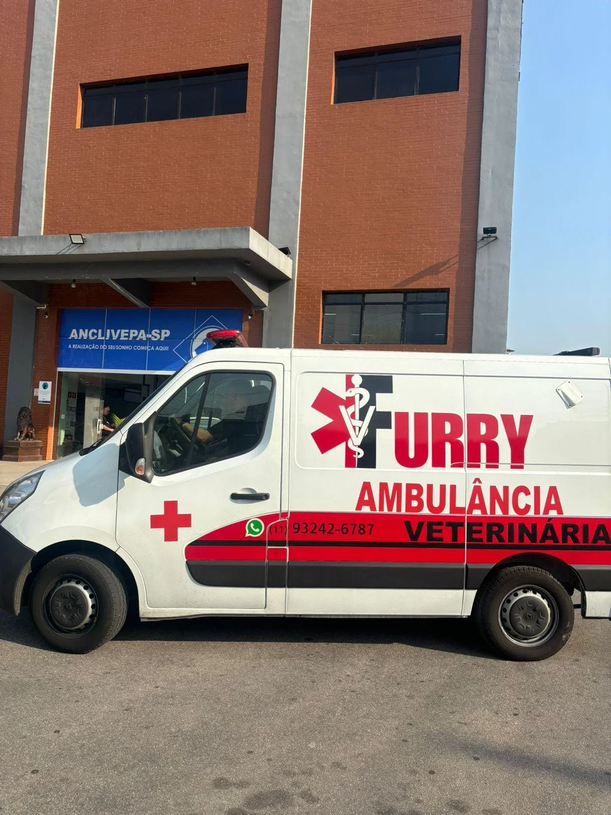 ambulância veterinária equipada